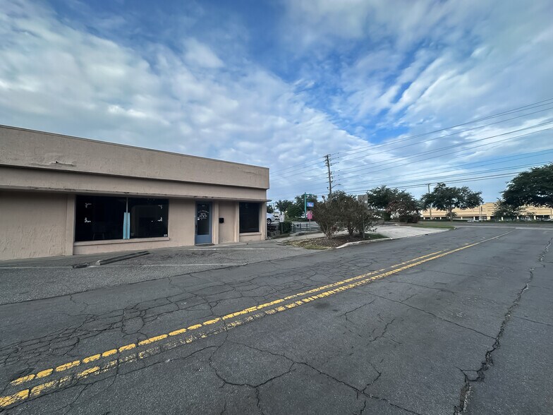 More Photos Of 107-121 Allamanda Dr, Lakeland Unknown For Lease