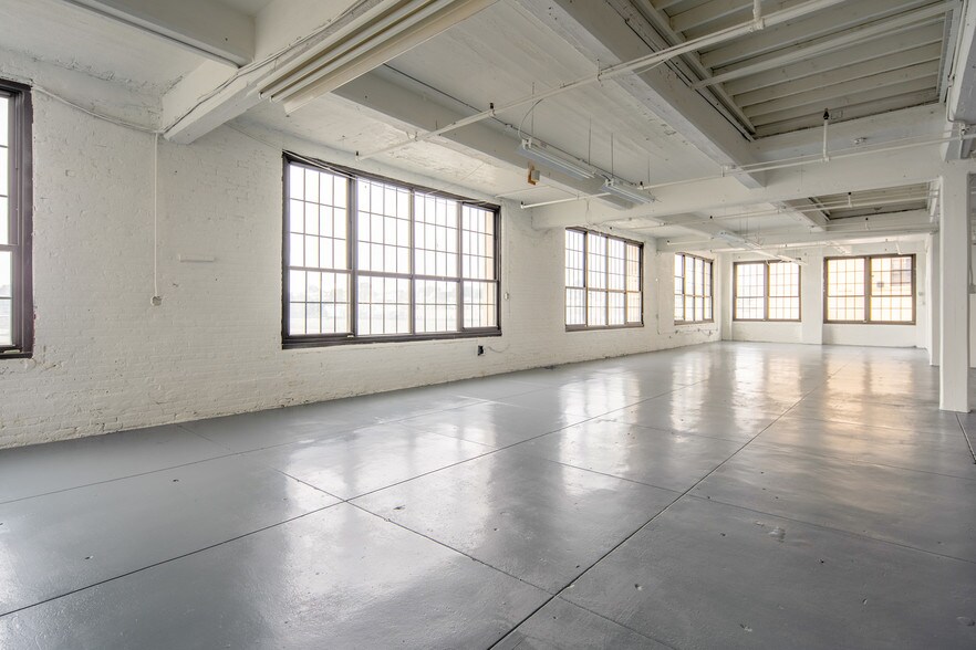More Photos Of 86-90 Forrest St, Jersey City Warehouse For Lease