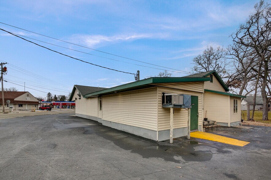 More Photos Of 617 E North St, Poynette Restaurant For Sale