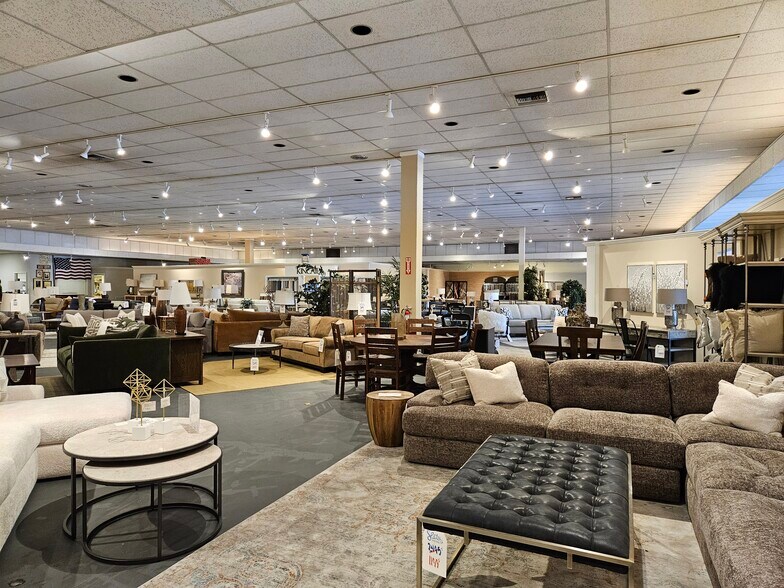 More Photos Of 345 W 18th St, Merced Storefront For Sale