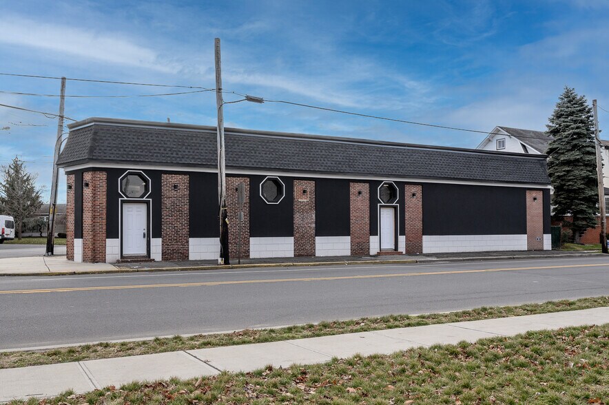 More Photos Of 305 N Stiles St, Linden Convenience Store For Lease