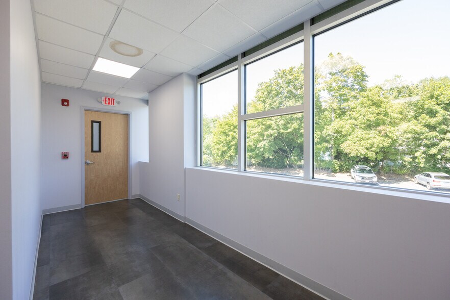 More Photos Of CORNER OF DIXWELL AVENUE AND SANFORD STREET, Hamden Medical For Lease