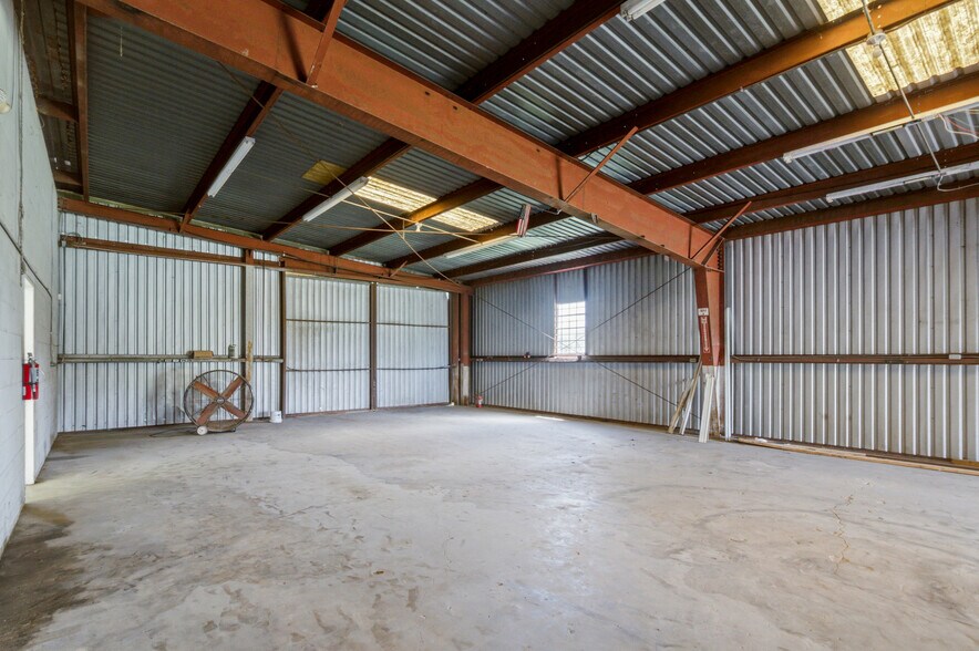 More Photos Of 4107 Port Lavaca Dr, Victoria Showroom For Sale