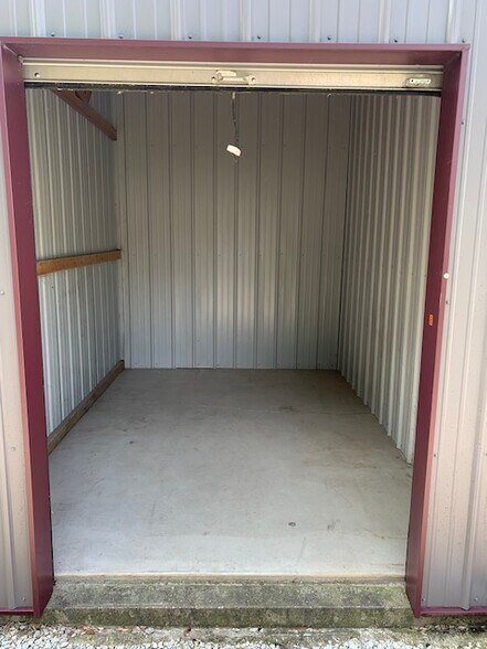 More Photos Of 808 Adams St, Litchfield Self Storage For Sale