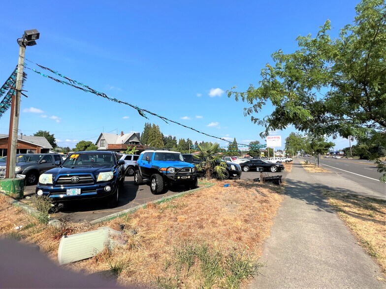 More Photos Of 2784-2800 Baseline St, Cornelius Auto Dealership For Sale