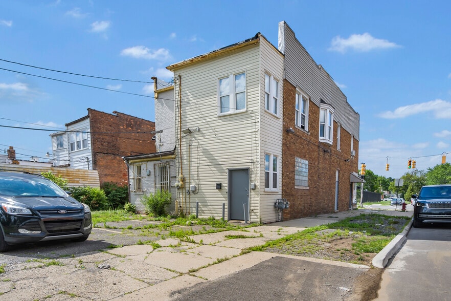 More Photos Of 19403 W Warren Ave, Detroit Storefront Retail Residential For Sale
