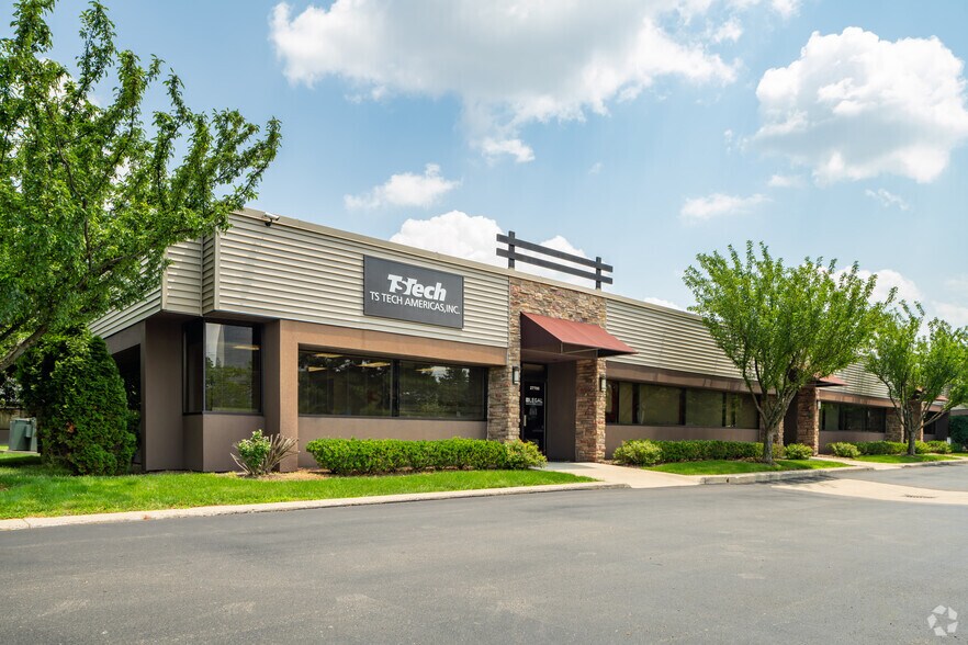 More Photos Of 27650-27652 Franklin Rd, Southfield Unknown For Lease