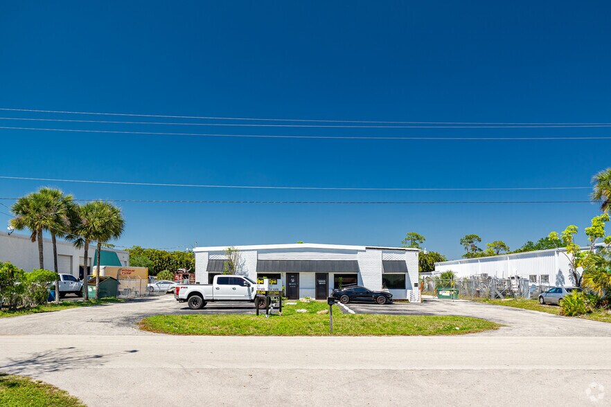 More Photos Of 3973 Arnold Ave, Naples Warehouse For Sale