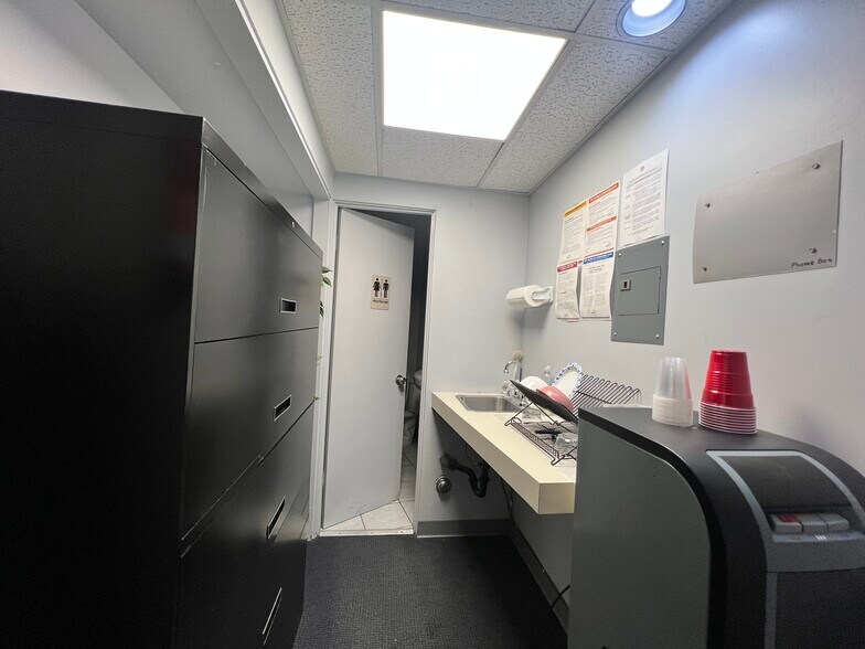 More Photos Of 506 E Camelback Rd, Phoenix Office For Sale