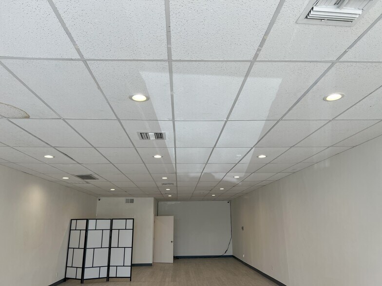 More Photos Of 8120-8122 Sepulveda Blvd, Panorama City Freestanding For Lease