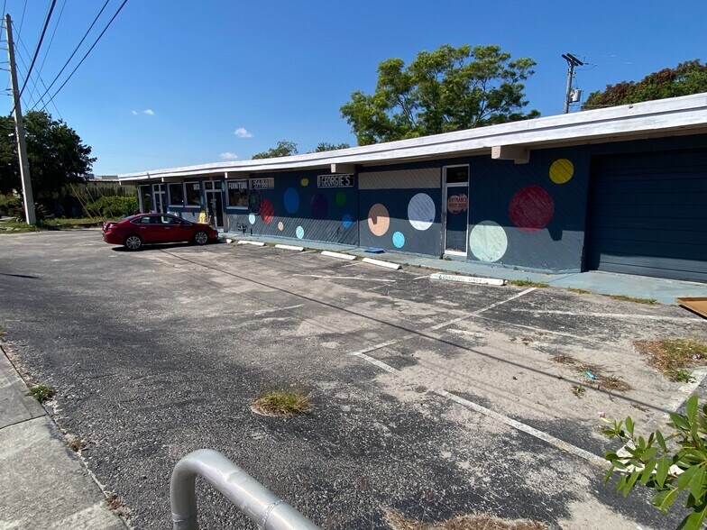 More Photos Of 4231 N Dixie Hwy, Oakland Park Storefront For Lease