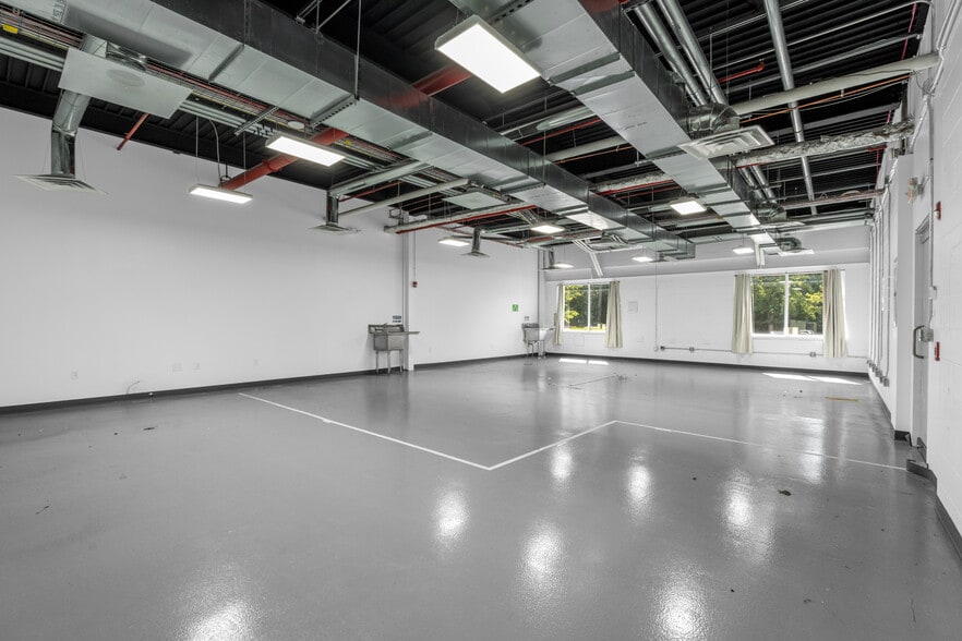More Photos Of 37 W Century Rd, Paramus Office For Lease