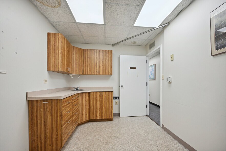 More Photos Of 2117-2123 Klockner Rd, Trenton Medical For Sale