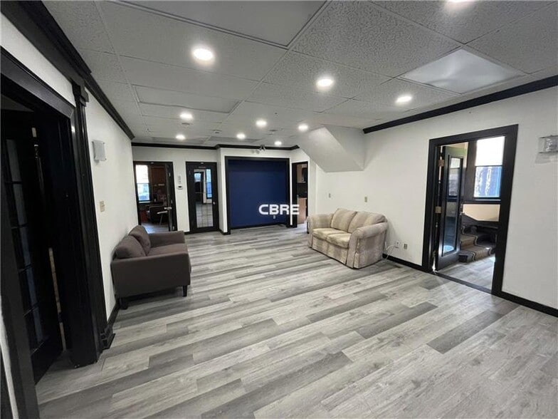 More Photos Of 2211 Smith St, Regina Office Residential For Sale