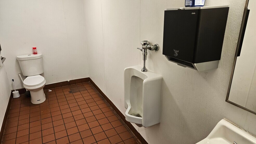 More Photos Of 1523 Madison Ave, Huntington Fast Food For Sale