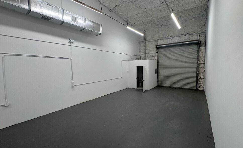 More Photos Of 1726-1738 SW Biltmore St, Port Saint Lucie Light Manufacturing For Lease