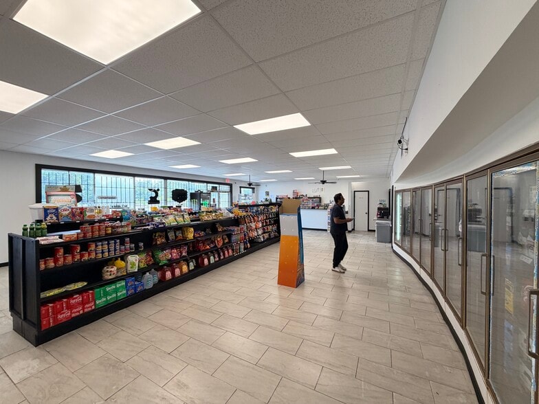 More Photos Of 1929 Clay St, Kissimmee Convenience Store For Lease