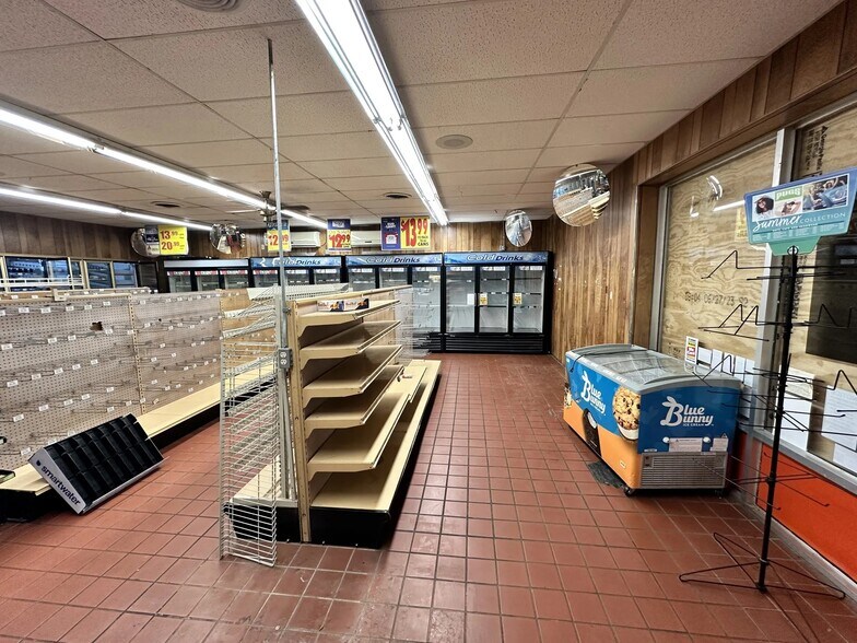 More Photos Of 1002 N Mockingbird Ln, Abilene Convenience Store For Sale