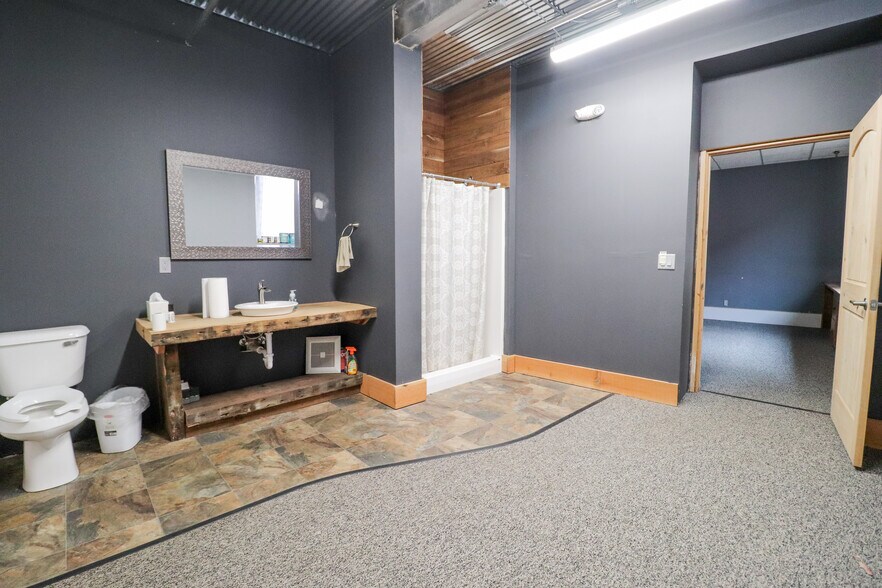 More Photos Of 1739 Elizabeth Ave NW, Grand Rapids Flex For Sale