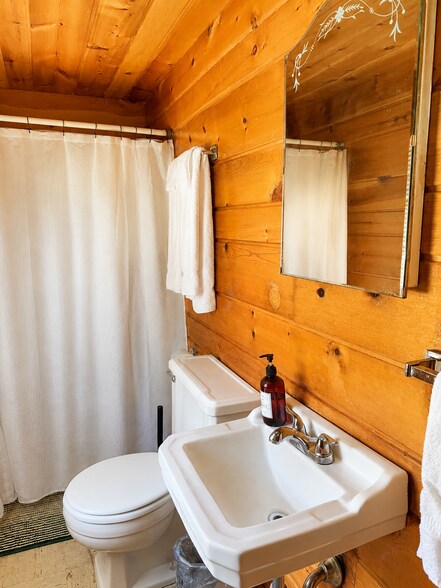 More Photos Of W17461 Norton Rd, Gould City Hotel For Sale