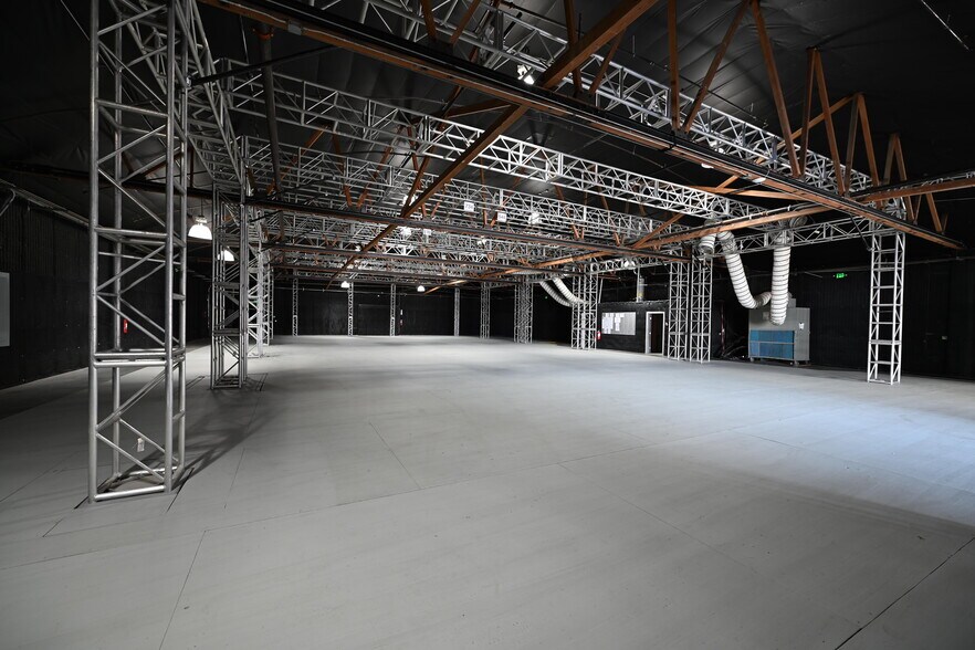 More Photos Of 7255 Radford Ave, North Hollywood Warehouse For Lease