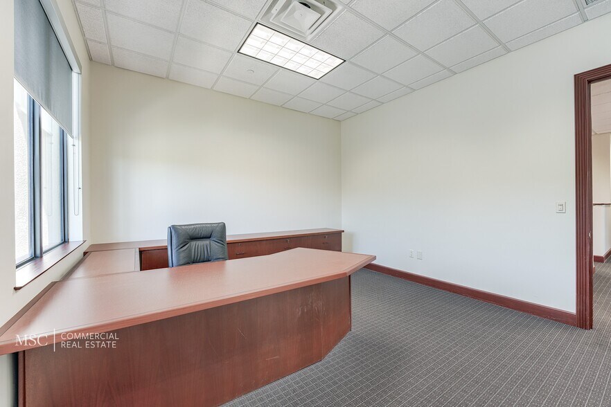 More Photos Of 12140 Carissa Commerce Ct, Fort Myers Office For Lease