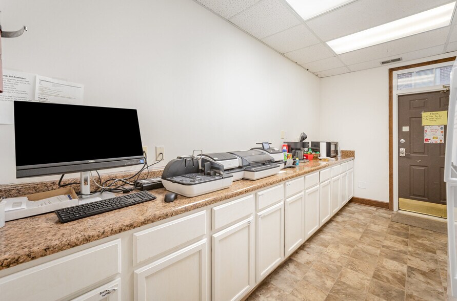 More Photos Of 4523 Park Rd, Charlotte Office For Sale