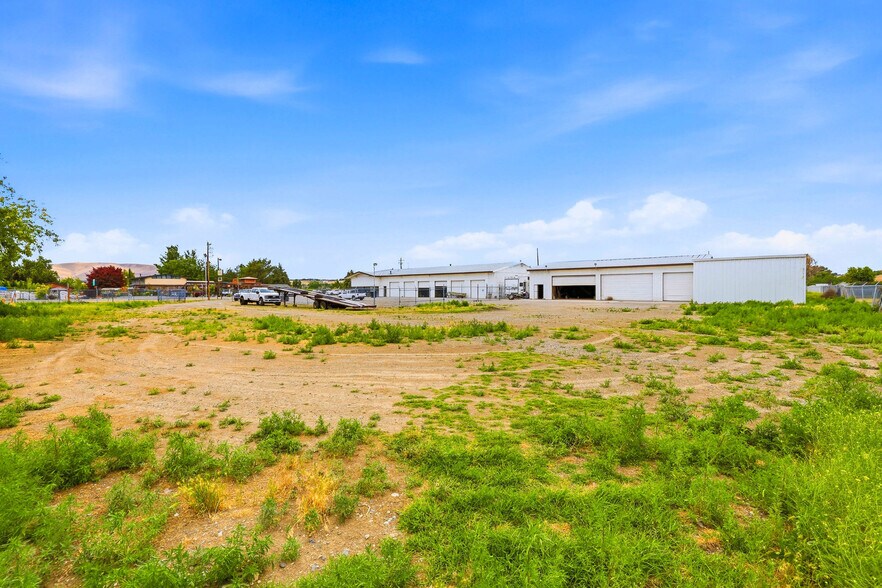 More Photos Of 2676 Van Giesen St, Richland Industrial For Sale