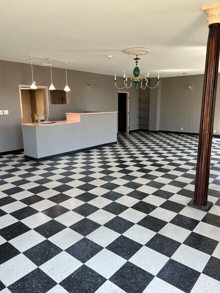 More Photos Of 2104 Ruth St, Springfield Freestanding For Sale