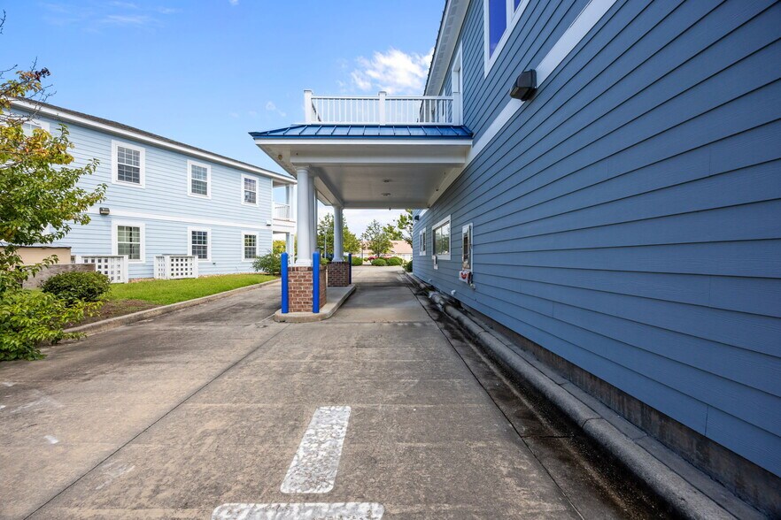 More Photos Of 8468 Caratoke Hwy, Powells Point Bank For Lease