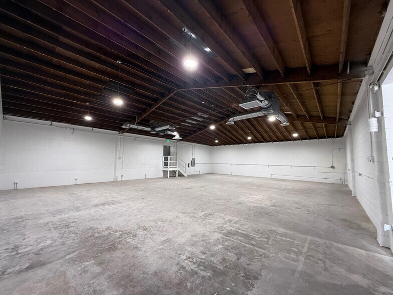 More Photos Of 3601-3605 E 8th St, Los Angeles Distribution For Lease