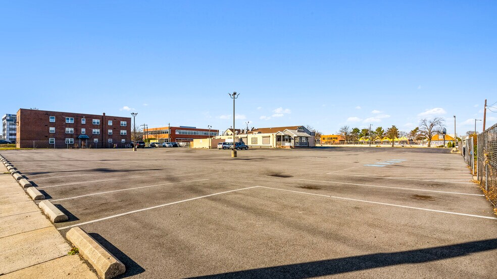 More Photos Of 8101-8111 Roosevelt Blvd, Philadelphia Restaurant For Sale