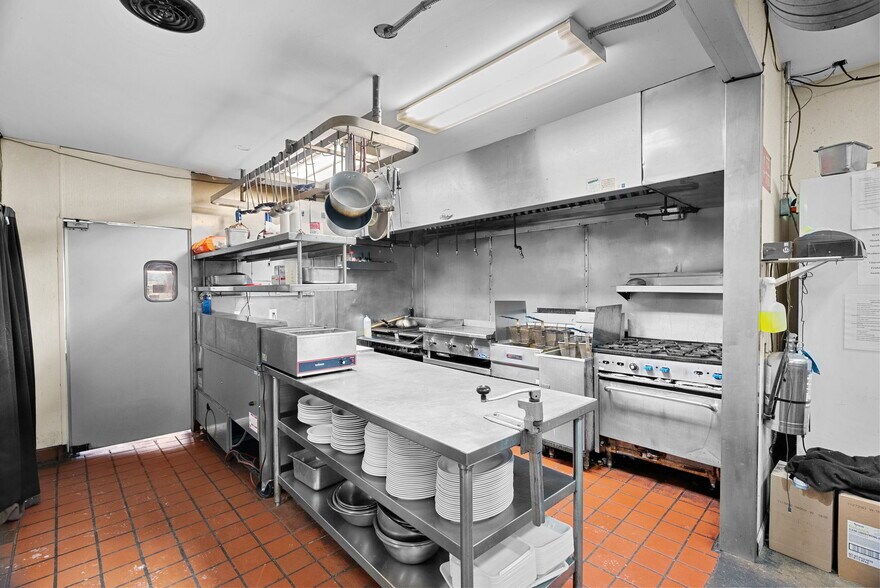 More Photos Of 2999 S Highway 94, Defiance Bar For Sale