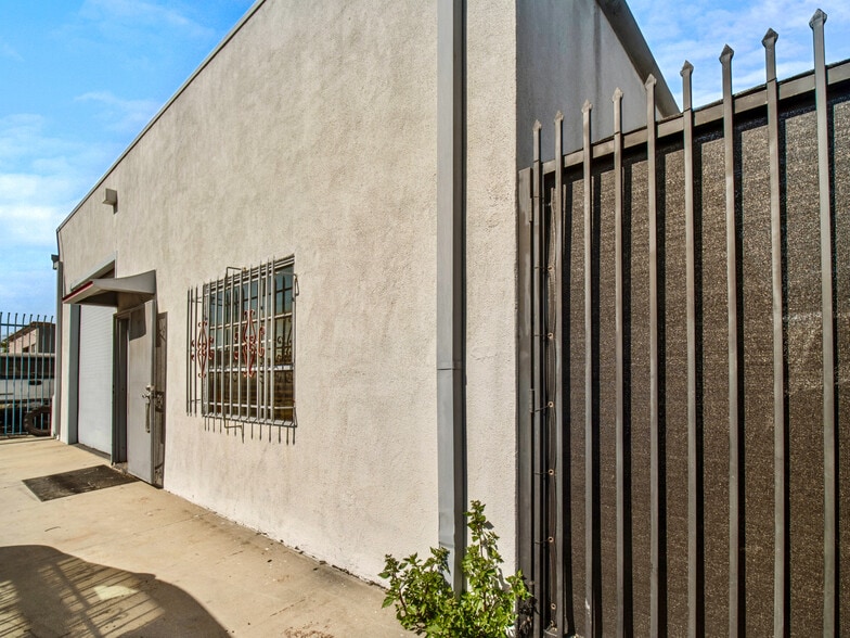 More Photos Of 2029 W 16th St, Long Beach Warehouse For Sale