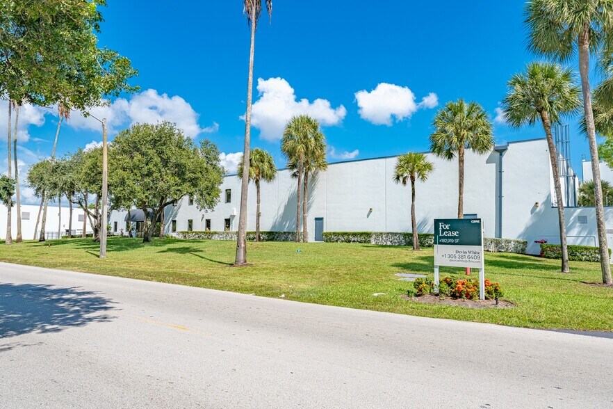More Photos Of 5255 NW 159th St, Miami Lakes Distribution For Lease