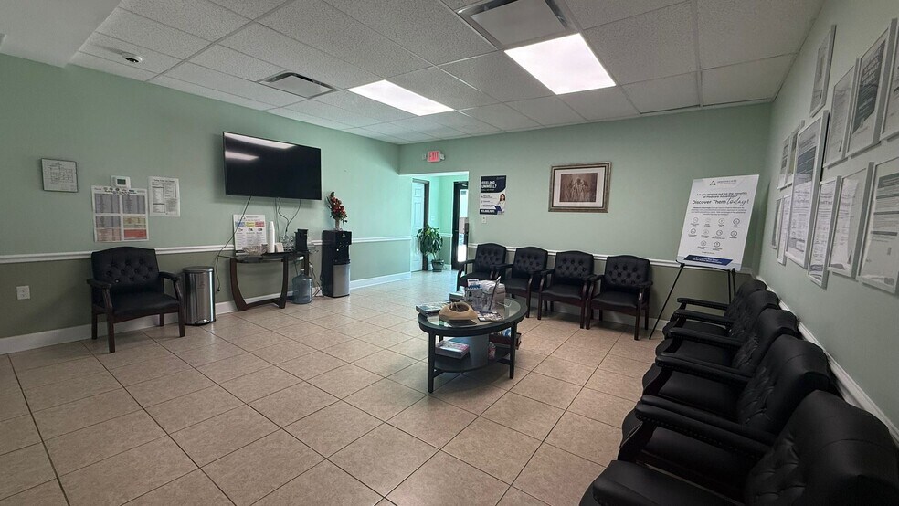 More Photos Of 5051 66th St N, Saint Petersburg Office For Sale