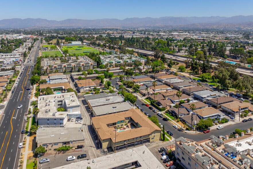 More Photos Of 6635 Wilkinson Ave, North Hollywood Apartments For Sale