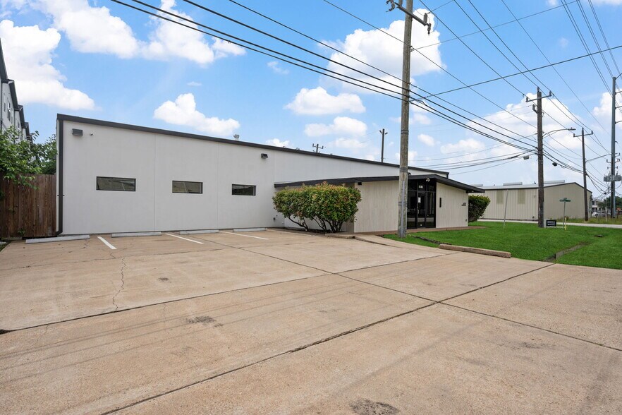 More Photos Of 6909 Grand Blvd, Houston Medical For Lease