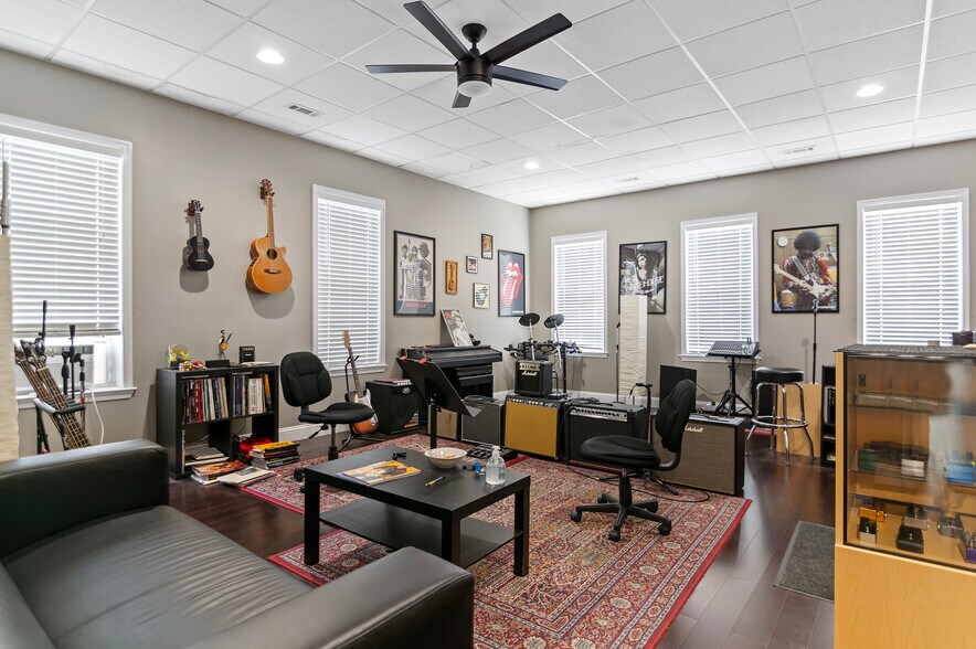 More Photos Of 5500 Harford Rd, Baltimore Freestanding For Sale