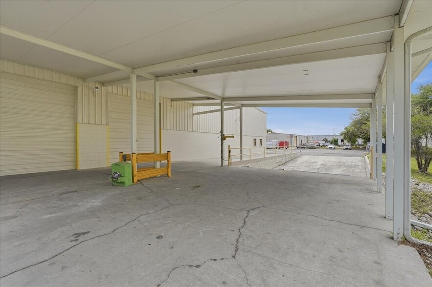 More Photos Of 13770 Automobile Blvd, Clearwater Distribution For Lease