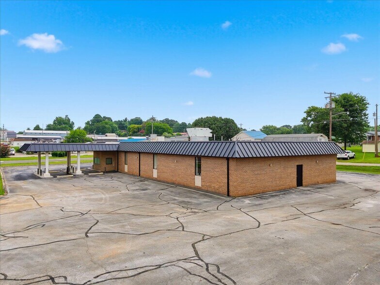 More Photos Of 502 E North St, Sweetwater Loft Creative Space For Lease