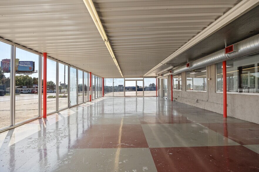 More Photos Of 1710 S Belt Hwy, Saint Joseph Auto Dealership For Sale