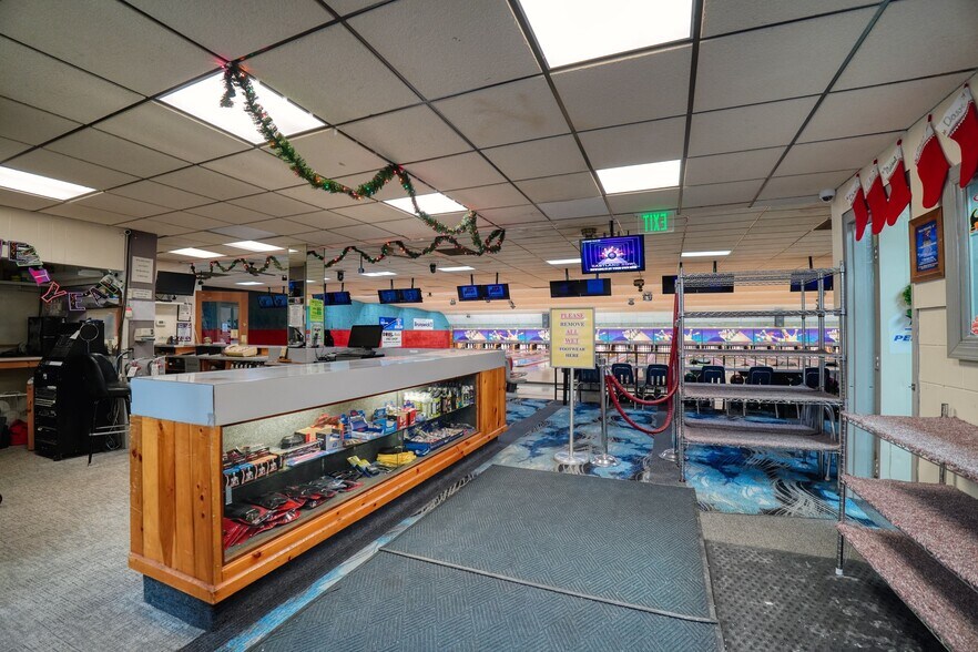More Photos Of 3279 McClelland Ave, Erie Sports And Entertainment For Sale