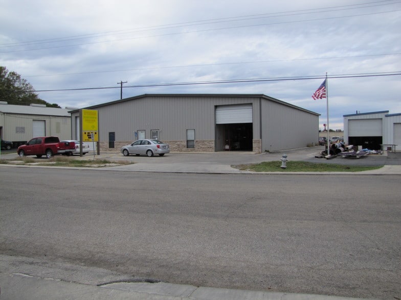Primary Photo Of 266 Trade Center Dr, New Braunfels Flex For Lease