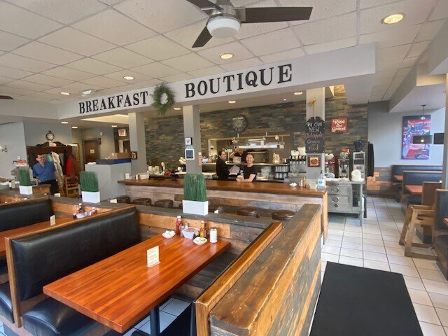 More Photos Of 134-138 N Marion St, Oak Park Storefront Retail Office For Lease