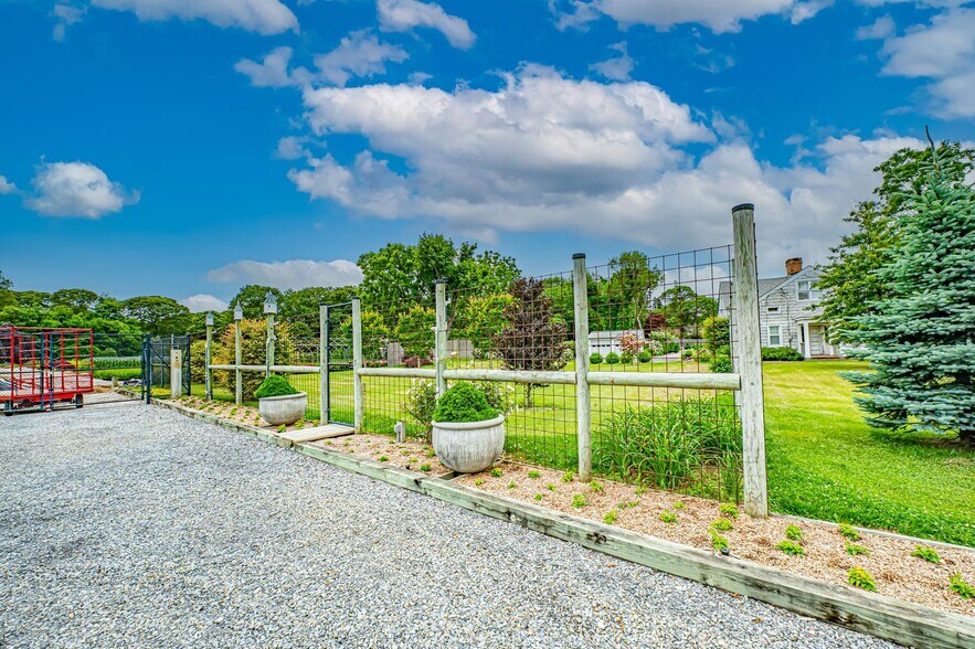 More Photos Of 185 N Country Rd, Mount Sinai Garden Center For Sale