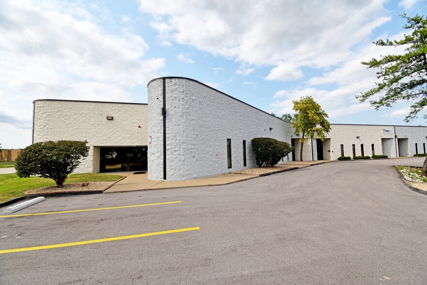 More Photos Of 4132 Shoreline Dr, Earth City Warehouse For Lease