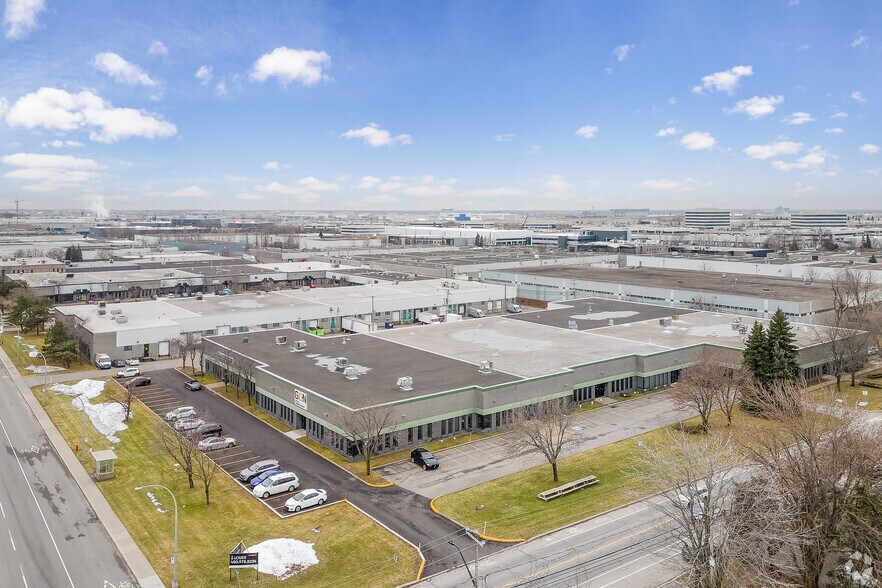 Primary Photo Of 5776-5782 Blvd Thimens, Montréal Warehouse For Lease