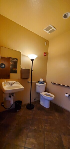 More Photos Of 71780 San Jacinto Dr, Rancho Mirage Medical For Lease