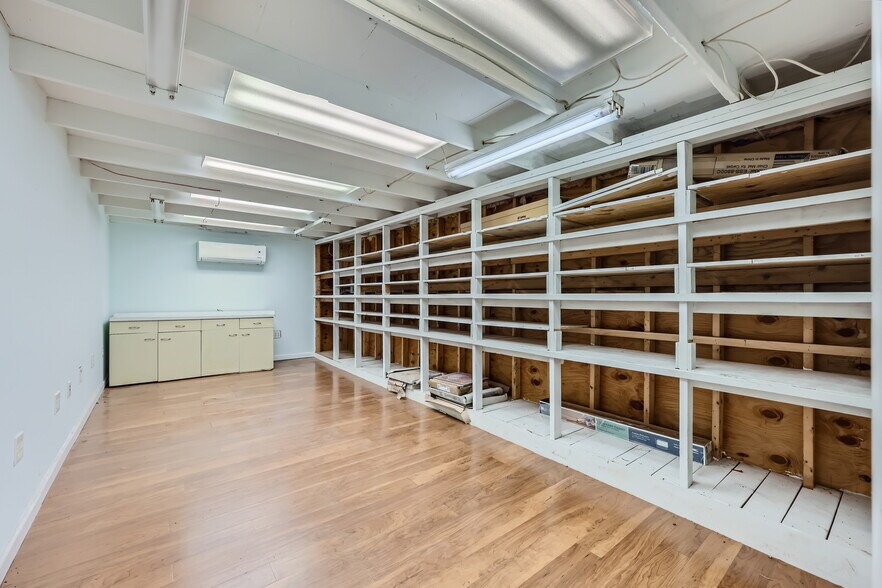 More Photos Of 2224 E Fayette St, Baltimore Warehouse For Lease